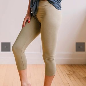 Sage green cropped leggings
